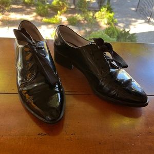 Black dress shoes